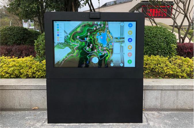 北京海淀公园的智能导览触摸屏